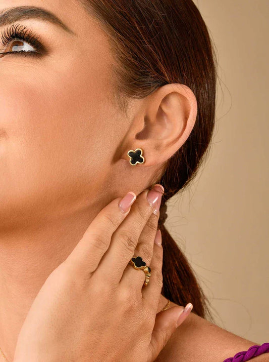 clover-earrings-black-gold-s202130z01